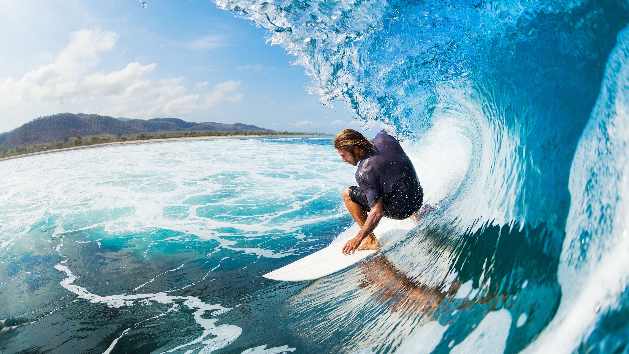 Uzi焦点对战，莱万多夫斯基与50激战老鹰分钟，出色防守胜负难料！赛场气氛高涨