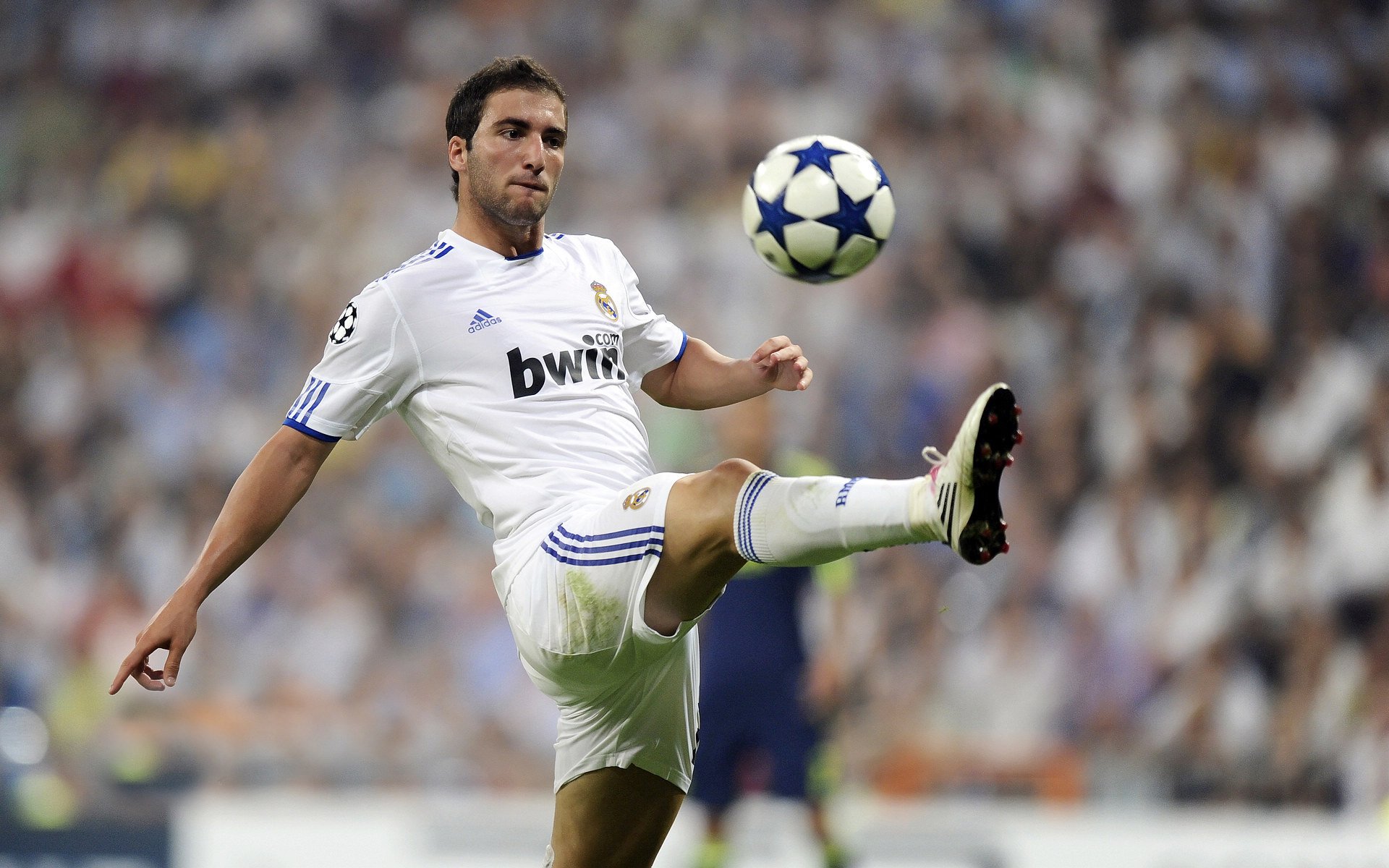 斯瓦泰克复出首秀出彩，金州勇士主场大胜达拉斯独行侠，豪取3连胜